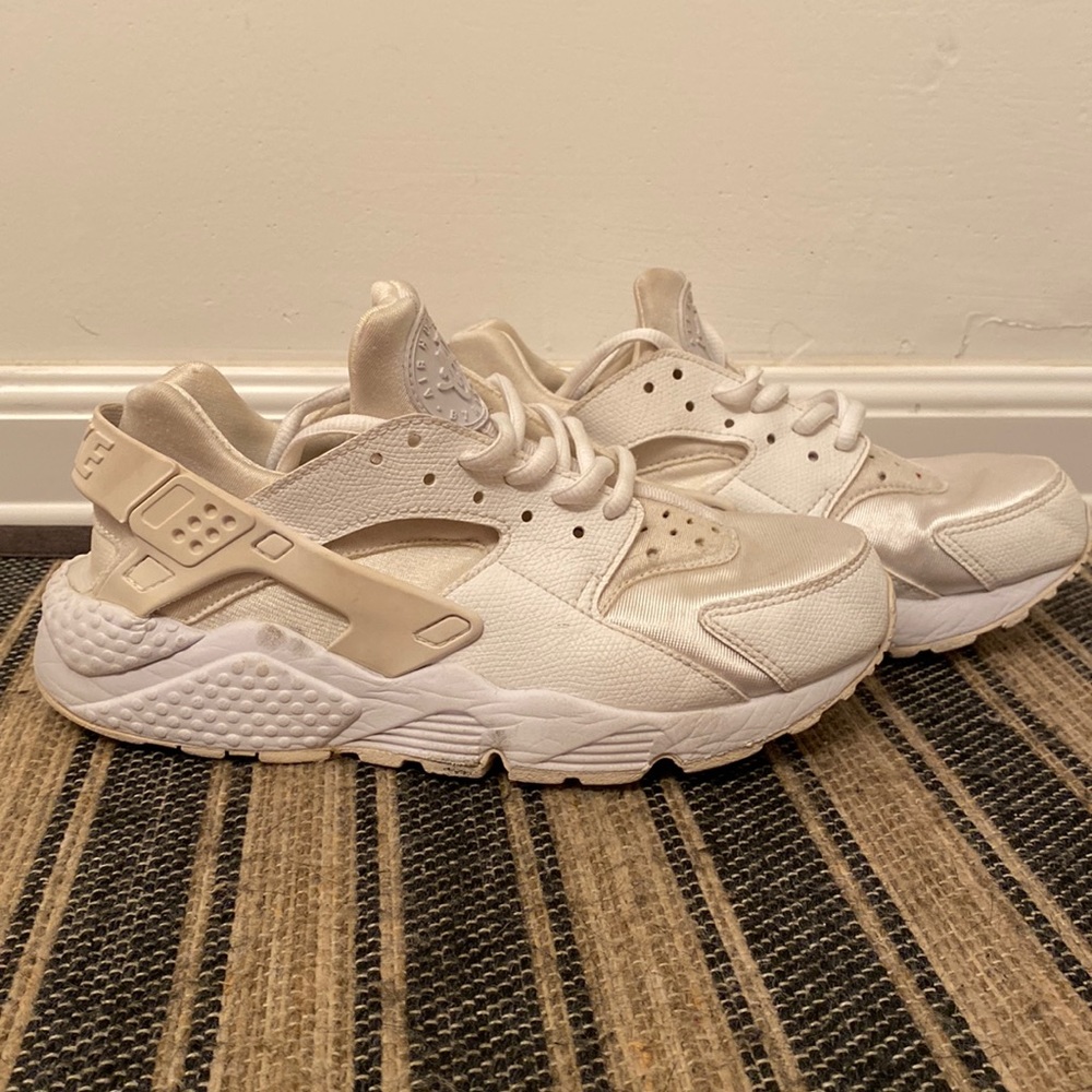 NIKE Huaraches